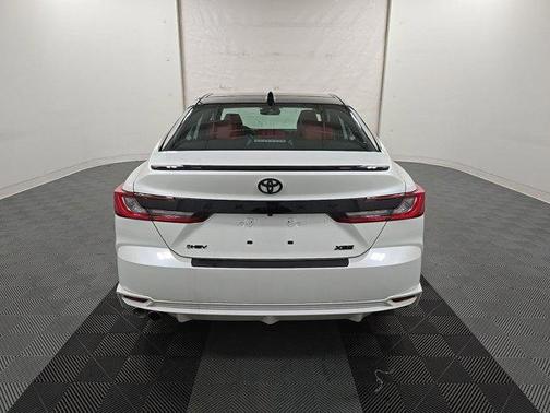 Wind Chill Pearl/Midnight Black Metallic 2025 Toyota Camry XSE