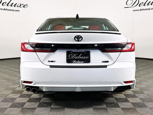 Wind Chill Pearl/Midnight Black Metallic 2025 Toyota Camry XSE