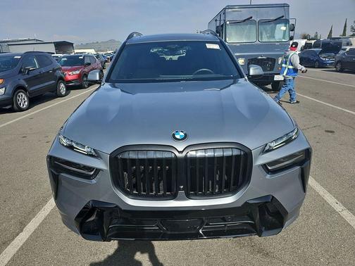 Skyscraper Grey Metallic 2024 BMW X7 xDrive40i