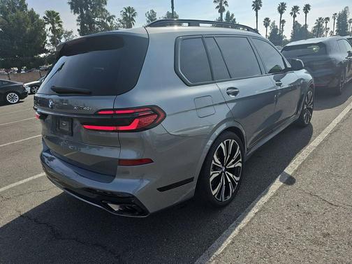 Skyscraper Grey Metallic 2024 BMW X7 xDrive40i