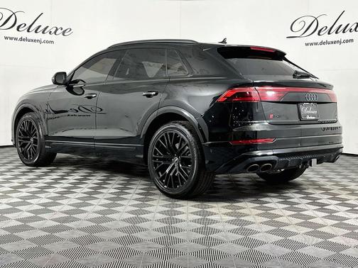 Mythos Black Metallic 2024 Audi SQ8 4.0T Premium Plus