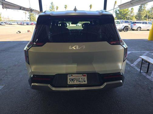Ivory Silver Matte 2024 Kia EV9 Land