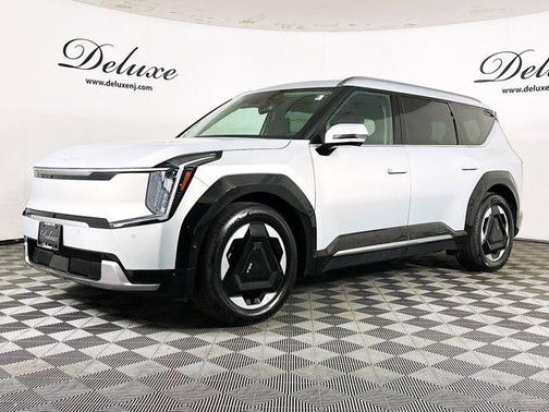 Ivory Silver Matte 2024 Kia EV9 Land