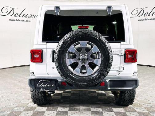 Bright White Clearcoat 2020 Jeep Wrangler Unlimited Sahara