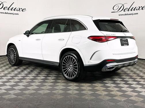 Polar White 2025 Mercedes-Benz GLC 350e Base