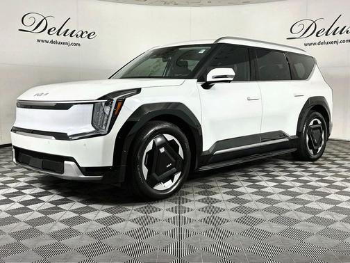 Snow White Pearl 2024 Kia EV9 Land