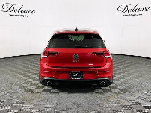 2024 Volkswagen Golf GTI 2.0T SE DSG