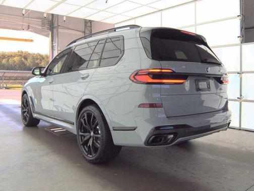 2024 BMW X7 M60i
