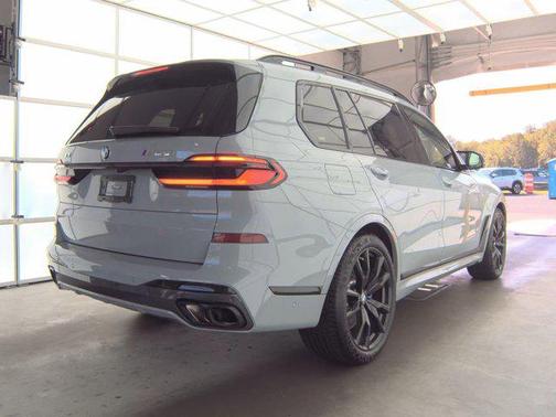 2024 BMW X7 M60i