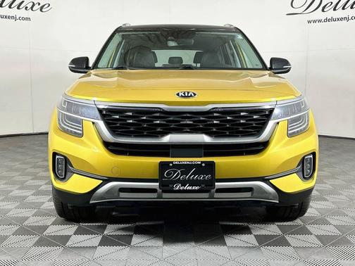 Starbright Yellow/Black Roof 2021 Kia Seltos SX