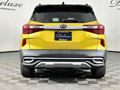 Starbright Yellow/Black Roof 2021 Kia Seltos SX