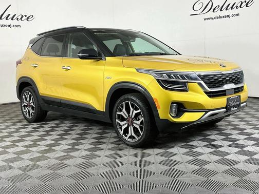 Starbright Yellow/Black Roof 2021 Kia Seltos SX