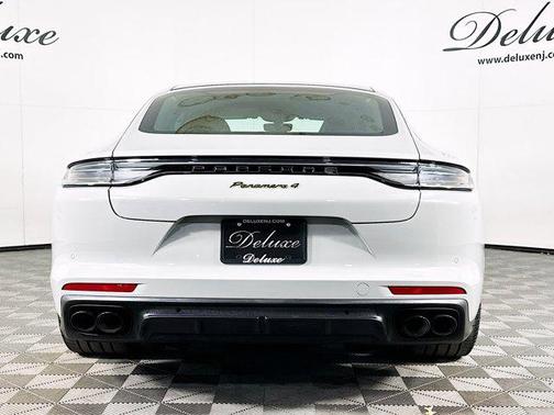 2023 Porsche Panamera 4 E-Hybrid Platinum Edition