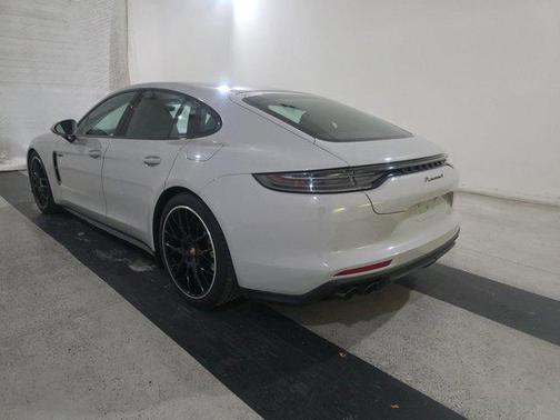 2023 Porsche Panamera 4 E-Hybrid Platinum Edition