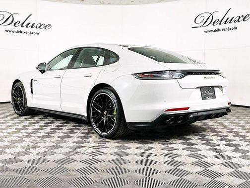 2023 Porsche Panamera 4 E-Hybrid Platinum Edition