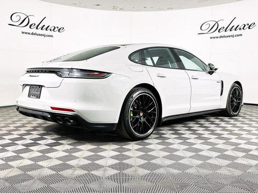 2023 Porsche Panamera 4 E-Hybrid Platinum Edition