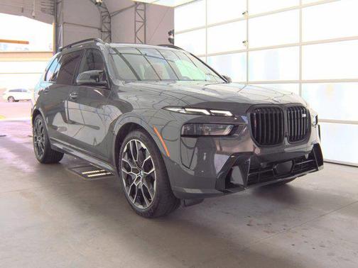 2023 BMW X7 M60i
