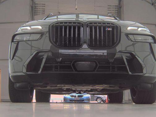 2023 BMW X7 M60i