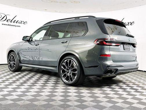 2023 BMW X7 M60i