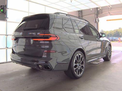 2023 BMW X7 M60i