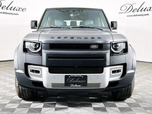 2023 Land Rover Defender SE