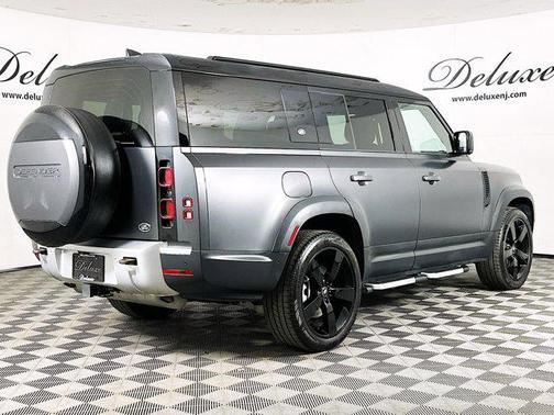 2023 Land Rover Defender SE