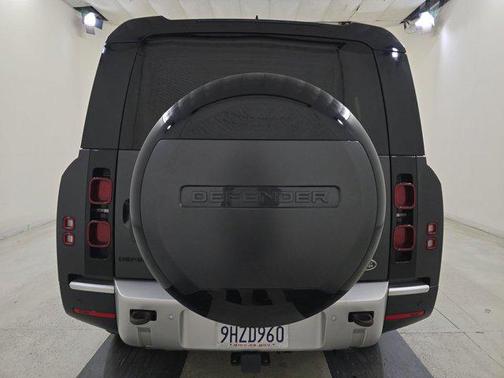 2023 Land Rover Defender SE