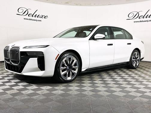 Mineral White Metallic 2023 BMW i7 xDrive60