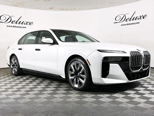 Mineral White Metallic 2023 BMW i7 xDrive60