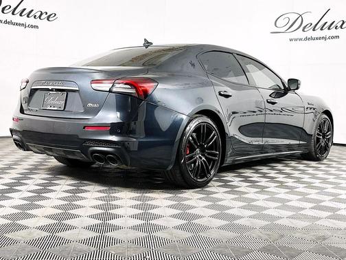 Nero Ribelle Metallic 2023 Maserati Ghibli Modena Q4
