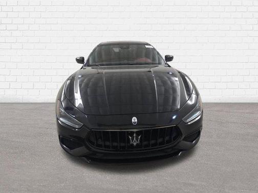 Nero Ribelle Metallic 2023 Maserati Ghibli Modena Q4