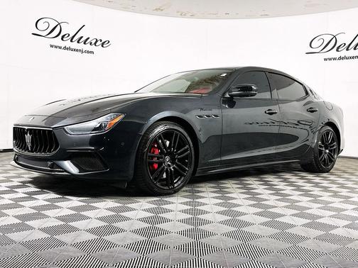 Nero Ribelle Metallic 2023 Maserati Ghibli Modena Q4