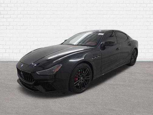 Nero Ribelle Metallic 2023 Maserati Ghibli Modena Q4