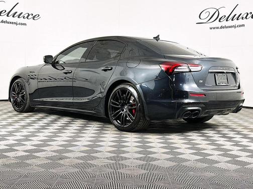 Nero Ribelle Metallic 2023 Maserati Ghibli Modena Q4