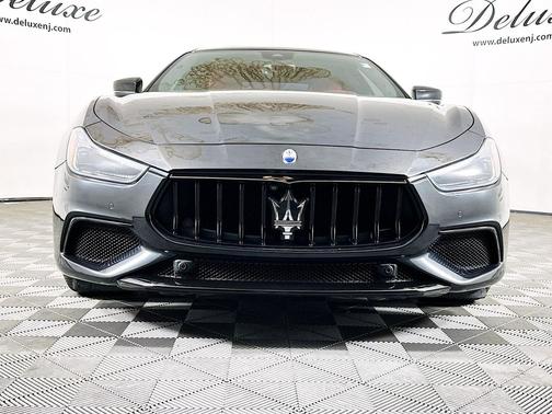 Nero Ribelle Metallic 2023 Maserati Ghibli Modena Q4