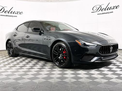 Nero Ribelle Metallic 2023 Maserati Ghibli Modena Q4