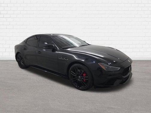 Nero Ribelle Metallic 2023 Maserati Ghibli Modena Q4