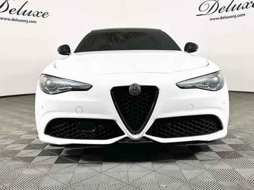 Alfa White 2023 Alfa Romeo Giulia Veloce