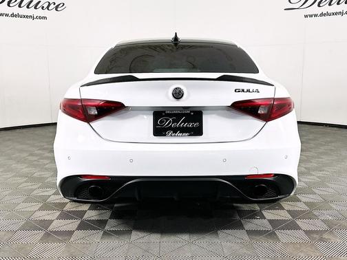 Alfa White 2023 Alfa Romeo Giulia Veloce