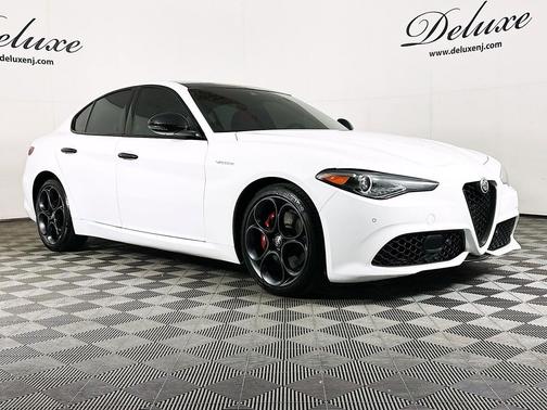 Alfa White 2023 Alfa Romeo Giulia Veloce