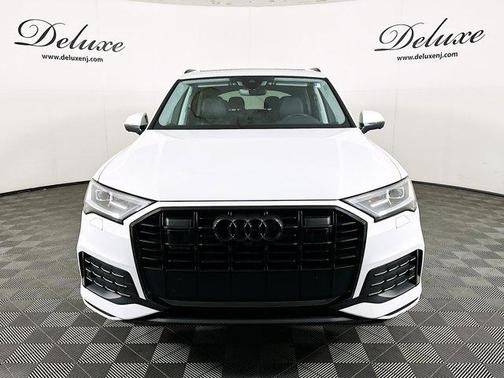 2023 Audi Q7 45 Premium Plus