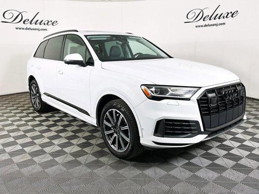 2023 Audi Q7 45 Premium Plus