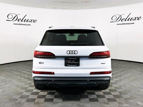2023 Audi Q7 45 Premium Plus