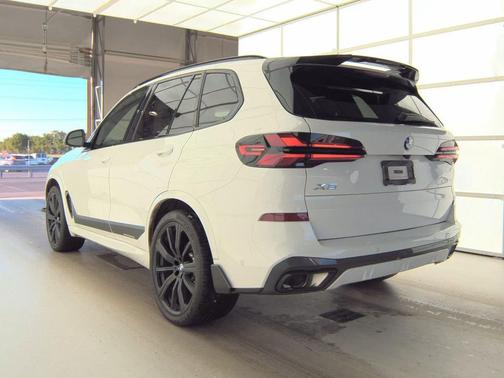 Alpine White 2025 BMW X5 xDrive40i