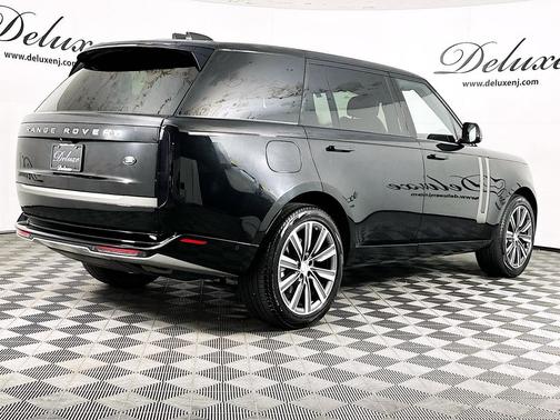 Santorini Black Metallic 2023 Land Rover Range Rover SE