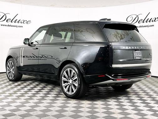 Santorini Black Metallic 2023 Land Rover Range Rover SE