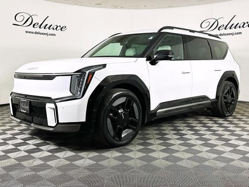 Glacial White Pearl 2025 Kia EV9 GT-Line
