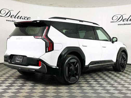 Glacial White Pearl 2025 Kia EV9 GT-Line