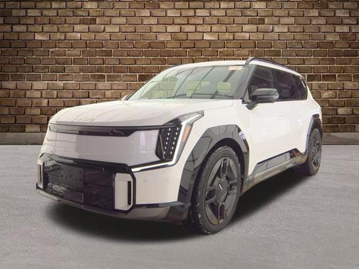 Glacial White Pearl 2025 Kia EV9 GT-Line