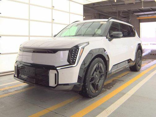 Glacial White Pearl 2025 Kia EV9 GT-Line